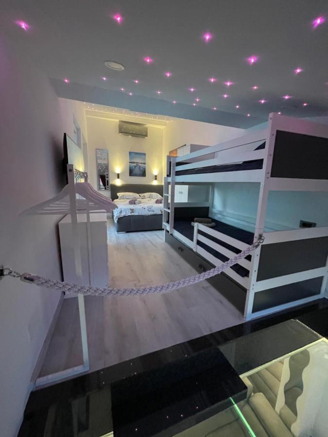 Star Apartment *